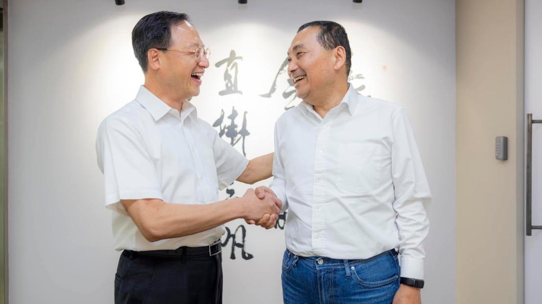 侯友宜30日在臉書公布拜訪前行政院長江宜樺。(圖/翻攝自侯友宜臉書)