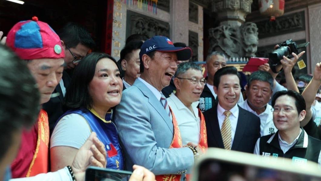 郭台銘赴金門參加宗教活動見到柯文哲與賴清德。（圖／翻攝自郭台銘臉書）