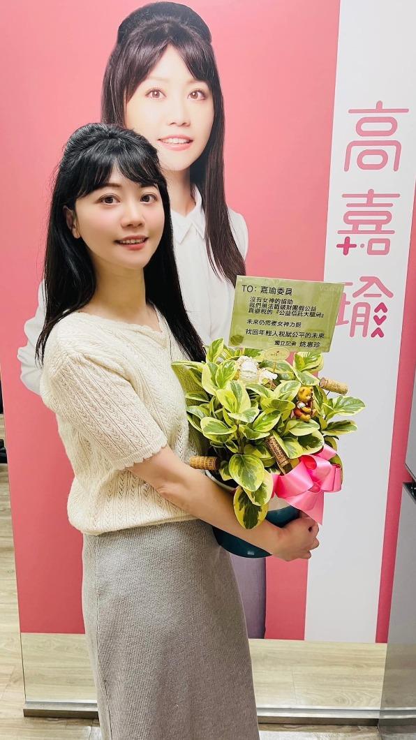 高嘉瑜質疑,台灣的汽車價格究竟出了什麼問題?(圖/翻攝自高嘉瑜臉書)