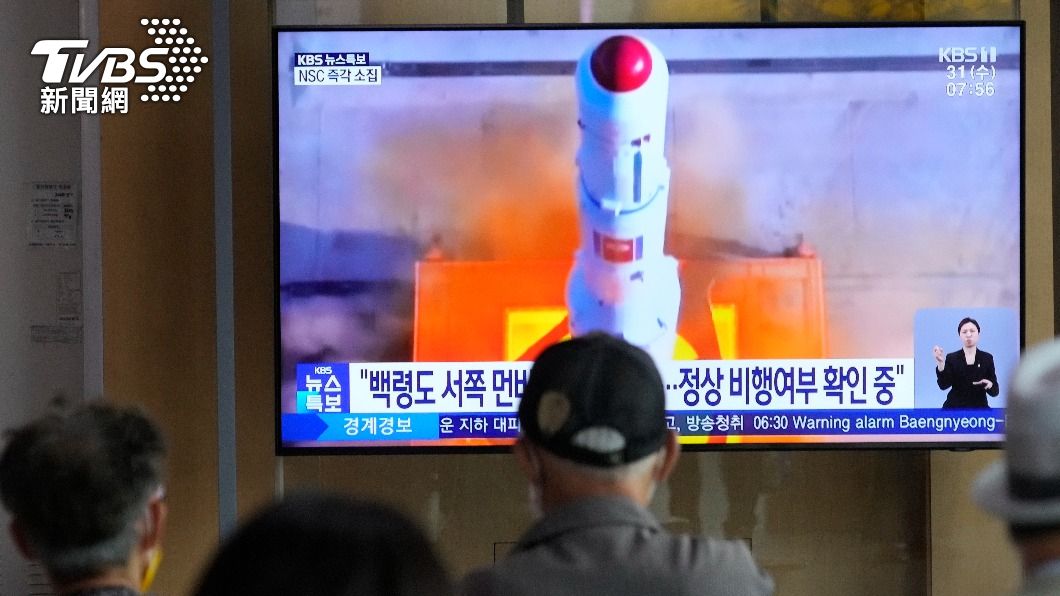 南韓、美國專家經過分析,研判該衛星不具備軍事偵察效用。(圖/達志影像美聯社) 雷達上消失!北韓證實衛星發射失敗墜海 南韓撈到部分零件