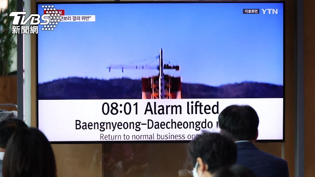 北韓發射軍事偵察衛星,南韓、日本都發布警報,並在確認發射失敗後解除。(圖/達志影像路透社)