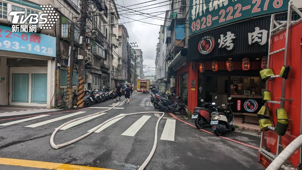 警消到場馳援。(圖/TVBS)