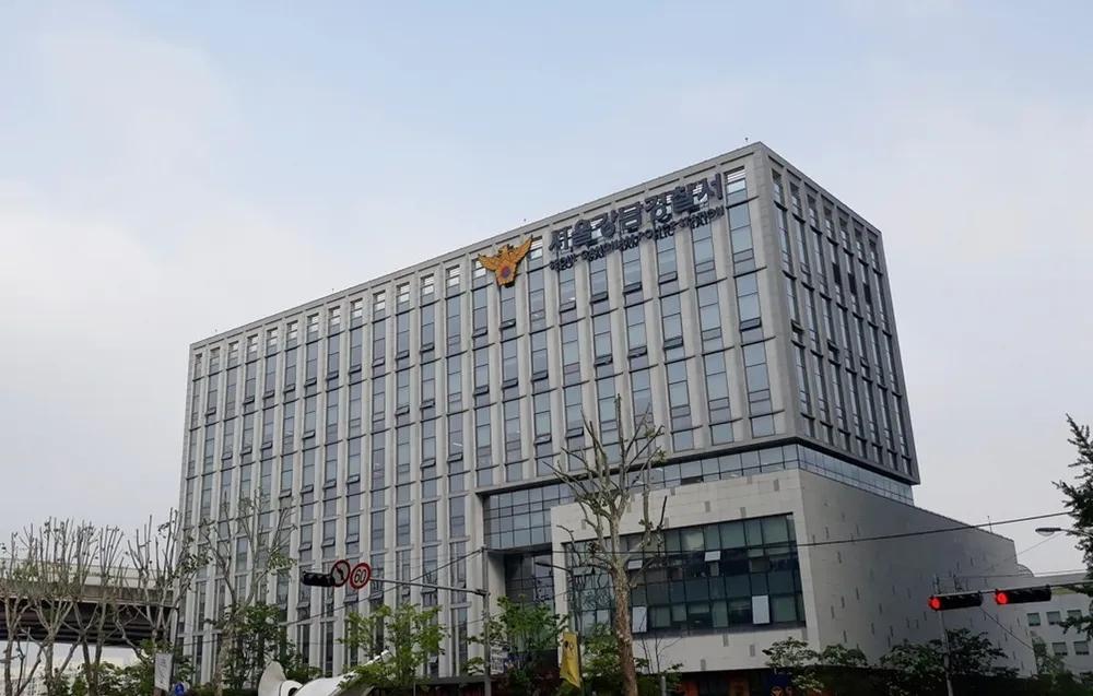 受害的B男2021年向首爾江南警察署報案。(圖/翻攝自Namuwiki)
