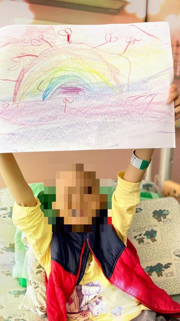 哲哲5歲時被宣告罹患神經母細胞瘤第四期。（圖／翻攝自哲哲抗癌手札臉書）