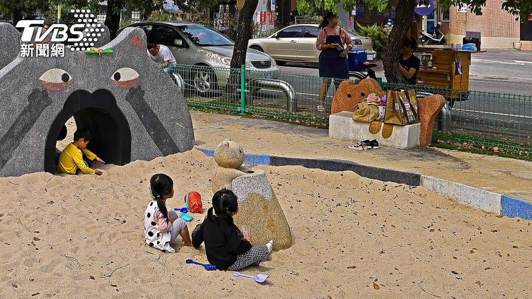 不少小朋友會到公園玩沙。(示意圖/shutterstock達志影像)