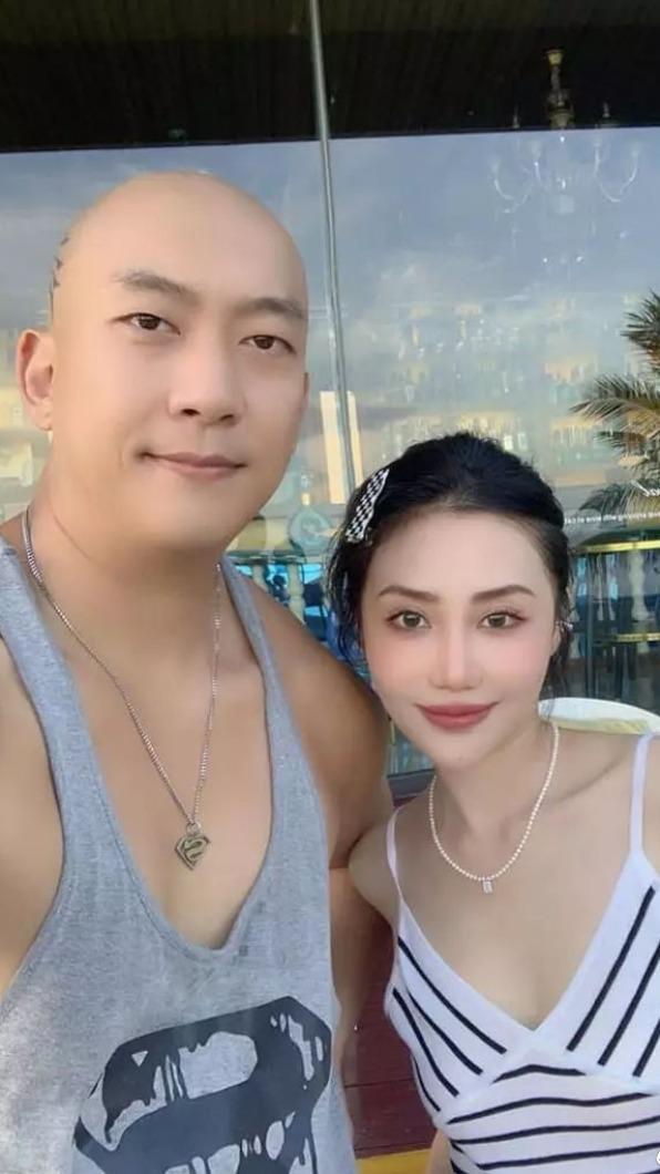李嘉十分疼愛老婆。(圖/翻攝自李嘉臉書)