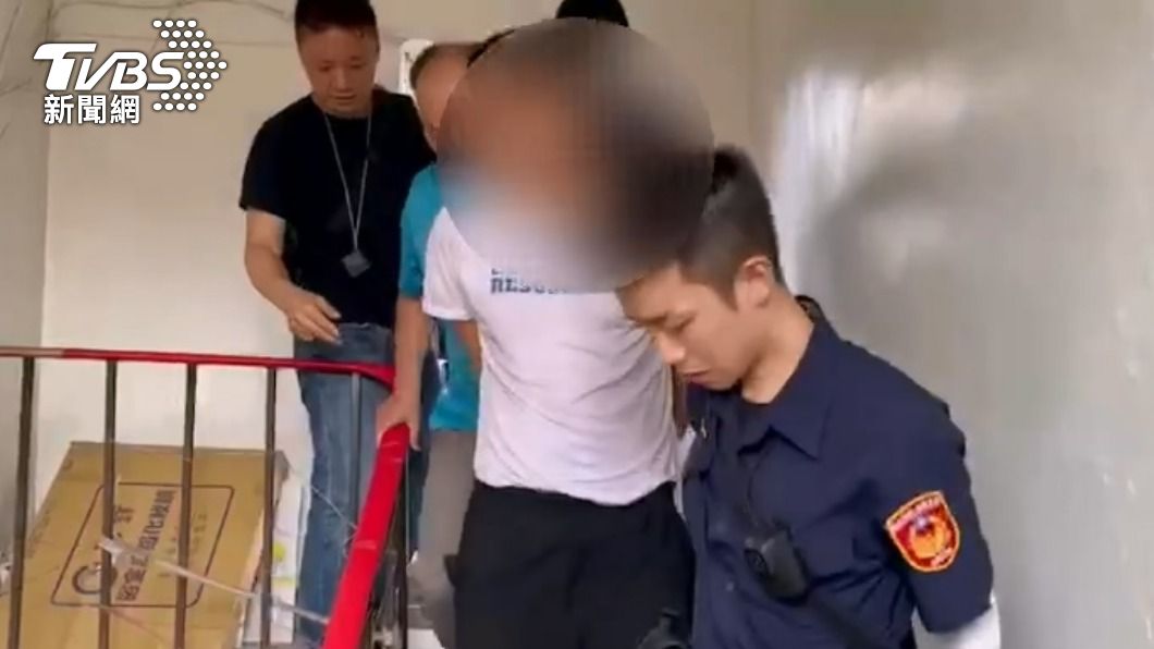 員警逮捕慣竊與其毒友。(圖/TVBS)