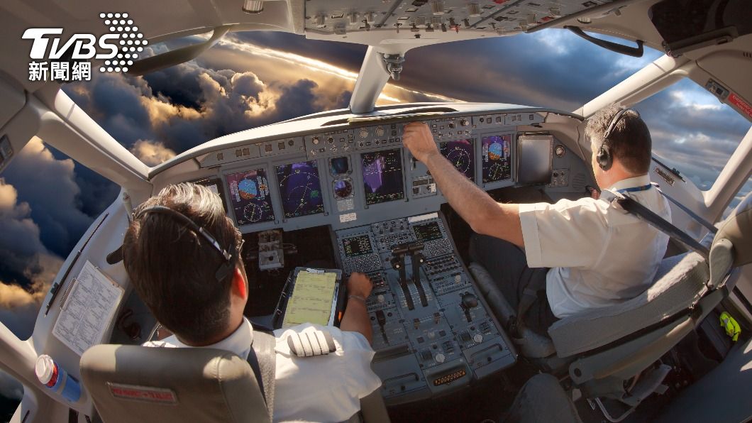 調查顯示航空駕駛員薪資優渥。(示意圖/shutterstock達志影像)