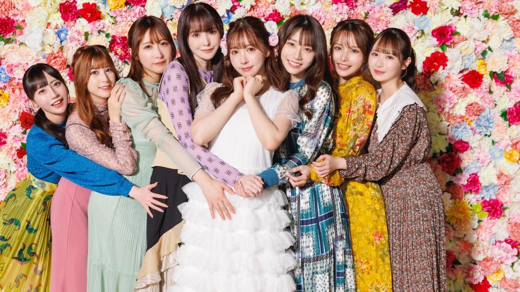 S1曬出三上悠亞與7名大咖女優的合照。(圖/翻攝自「@S1_No1_Style」推特)