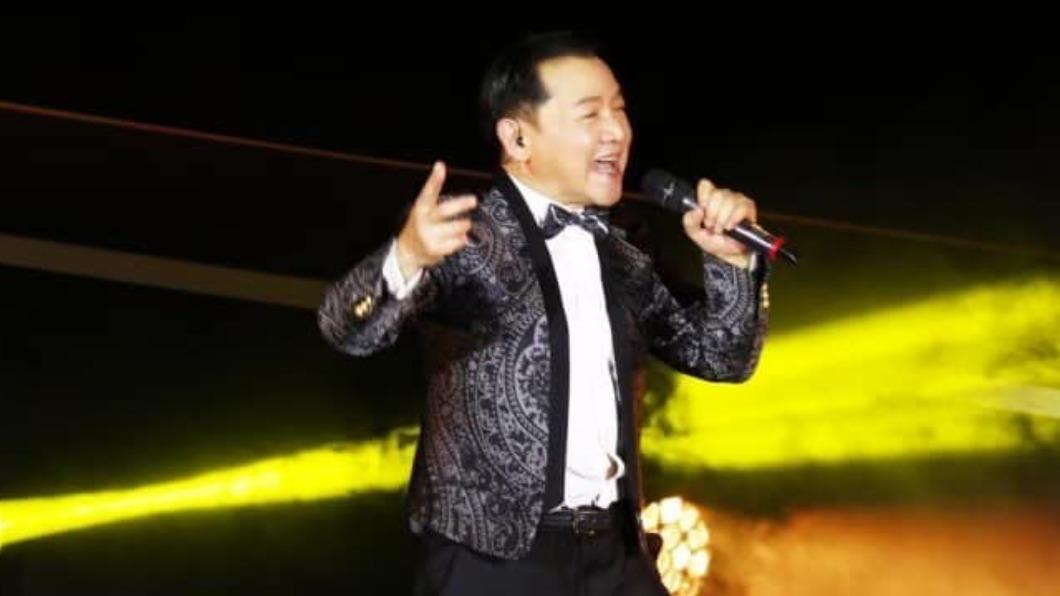 葉啟田貼出昔日登台演出照。(圖/翻攝自葉啟田臉書)