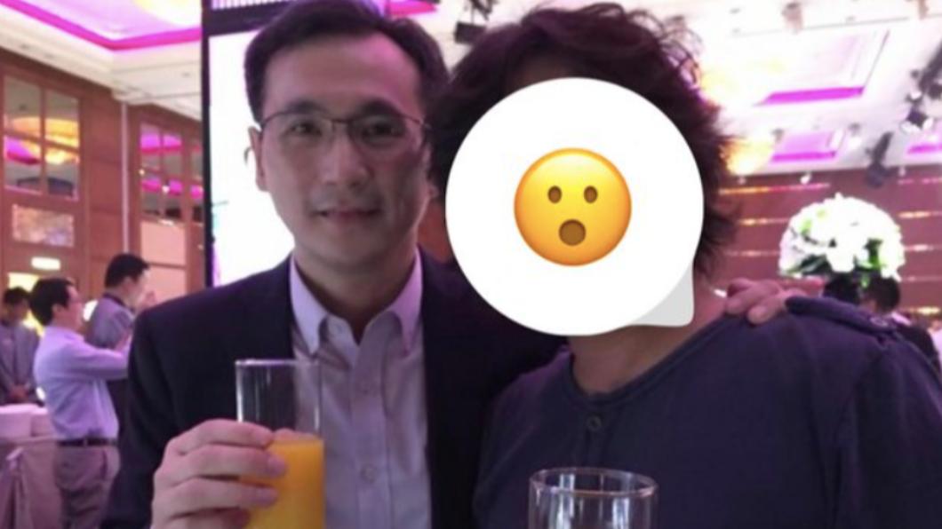 徐巧芯公布多張「輝哥」與綠營人士的合照,包括行政院前院長蘇貞昌、民進黨立委鄭運鵬、余天、林靜儀等。(圖/徐巧芯提供)