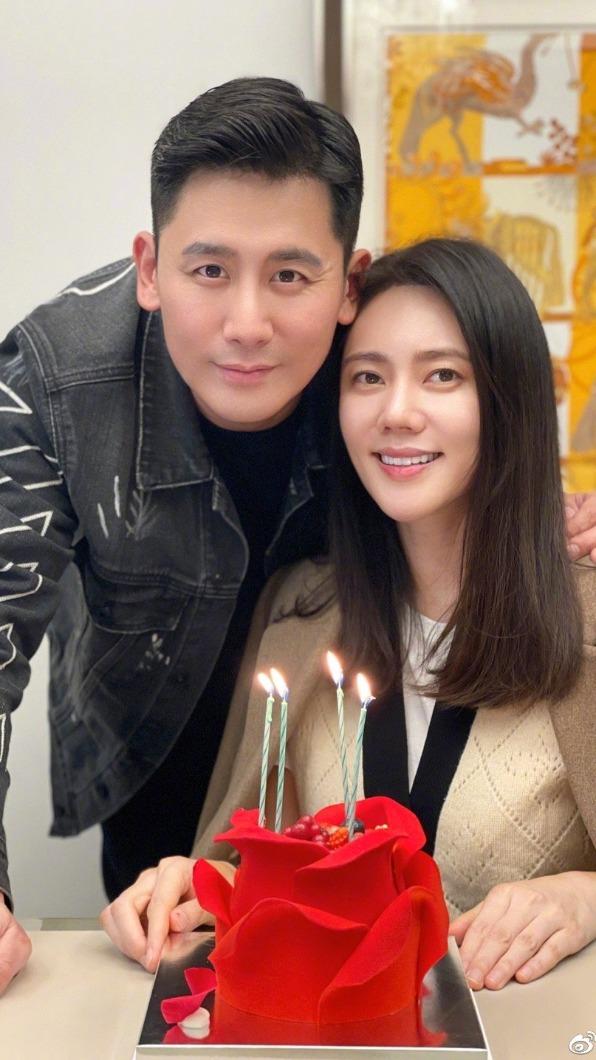 秋瓷炫和老公于曉光。(圖/翻攝自秋瓷炫微博)
