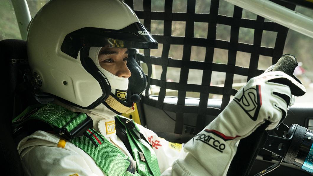 帥氣男星竟是真實車神! 參加「飄移甩尾」比賽奪季軍