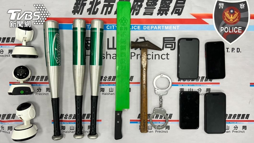 警方查扣相關贓證物。(圖/TVBS)