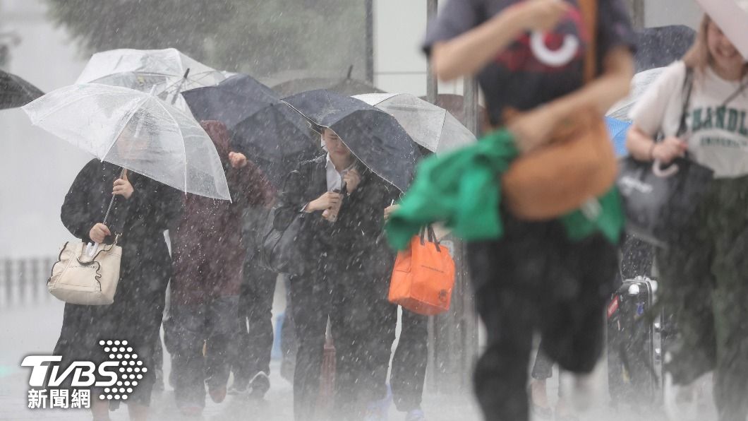 圖輯/輕颱「瑪娃」撲日 挾強風共伴鋒面降致災大雨