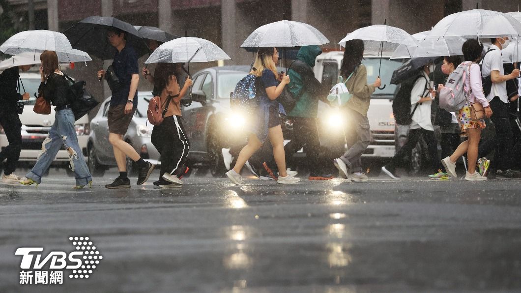 京都下午也下起暴雨。（圖／達志影像美聯社）