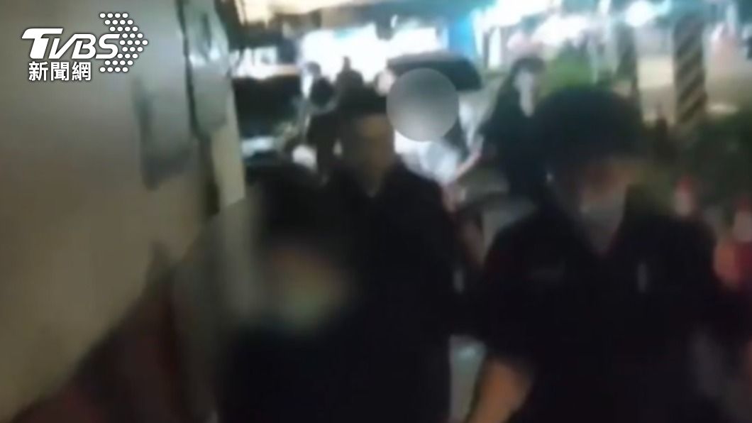 警方逮捕毒鴛鴦。(圖/TVBS)