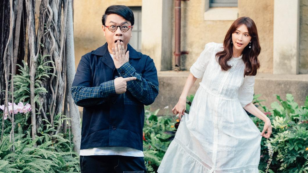 林志玲(右)分享主動向AKIRA求婚一事,讓蔡康永相當驚訝。(圖/翻攝自優酷人文眾聲微博)