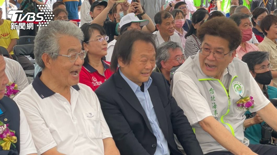 王世堅(中)是典禮座上賓。(圖/謝佩樺攝)