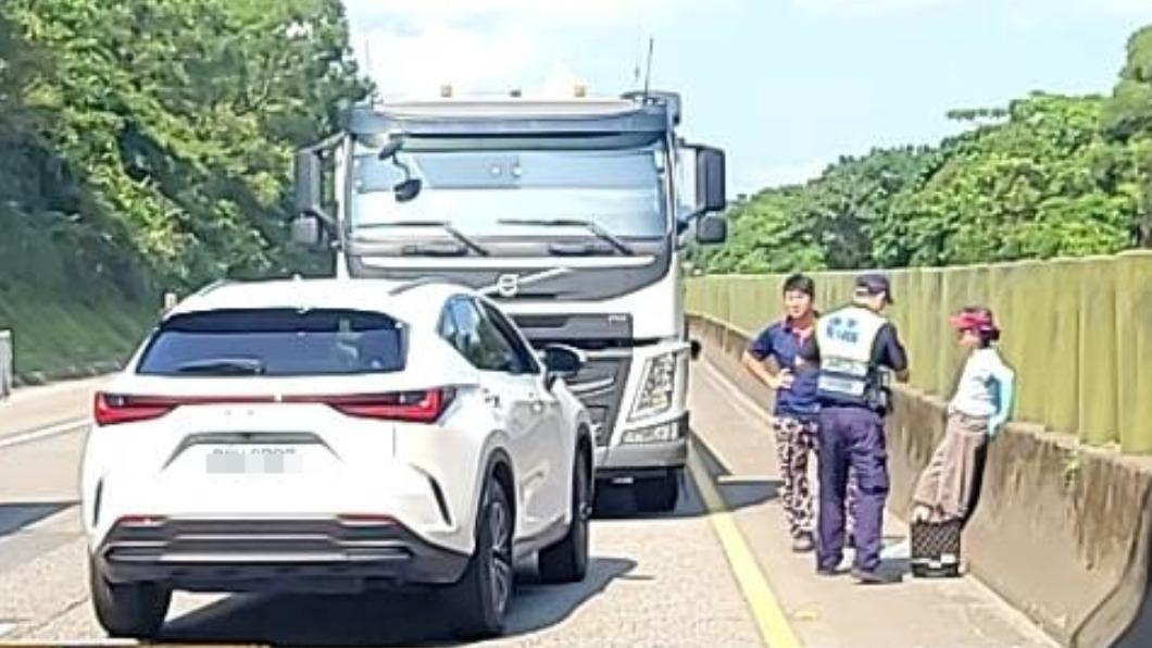 誇張!83歲婦人快速道路逆向行駛 與聯結車對撞