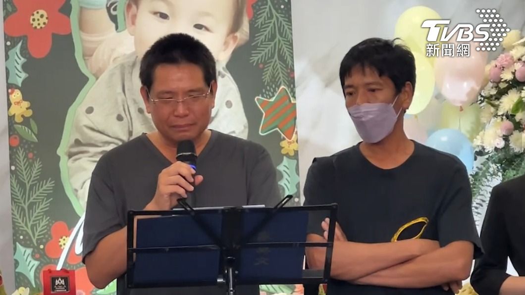 3歲女遭撞亡/母坐輪椅現身告別式 父哽咽:她用生命喚醒社會