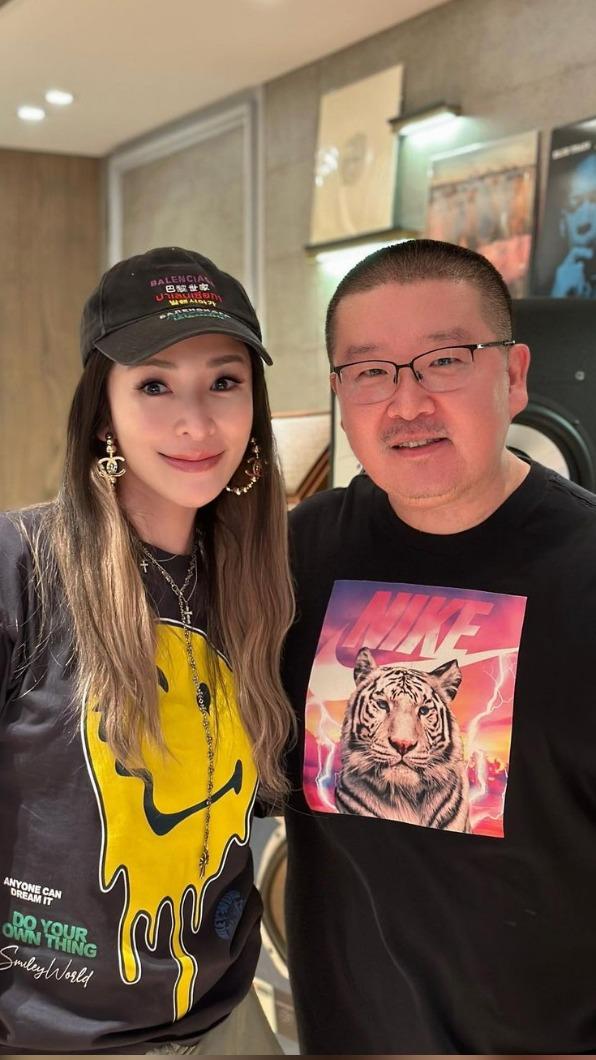 蕭亞軒進錄音室了。(圖/翻攝自iamjaechong IG)