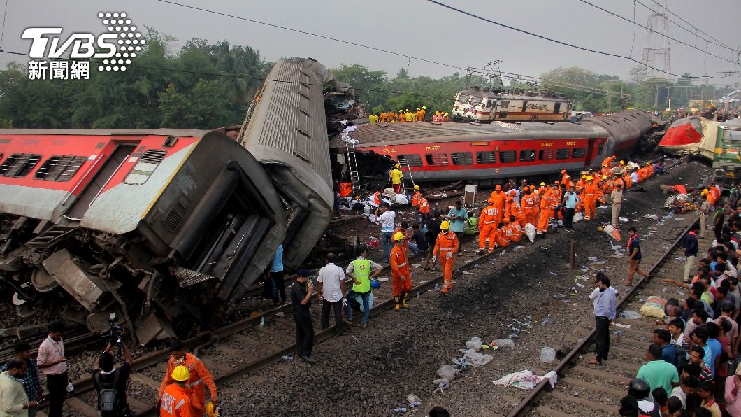 圖輯/印度3火車對撞釀慘重傷亡!死亡人數恐飆破300
