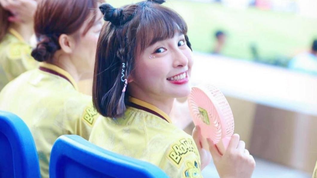 峮峮是近年相當受歡迎的啦啦隊女神之一。(圖/翻攝自峮峮IG)