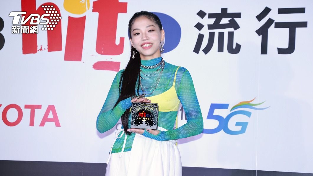 洪佩瑜獲頒hito聲猛女聲獎。(圖/黃城碩攝)
