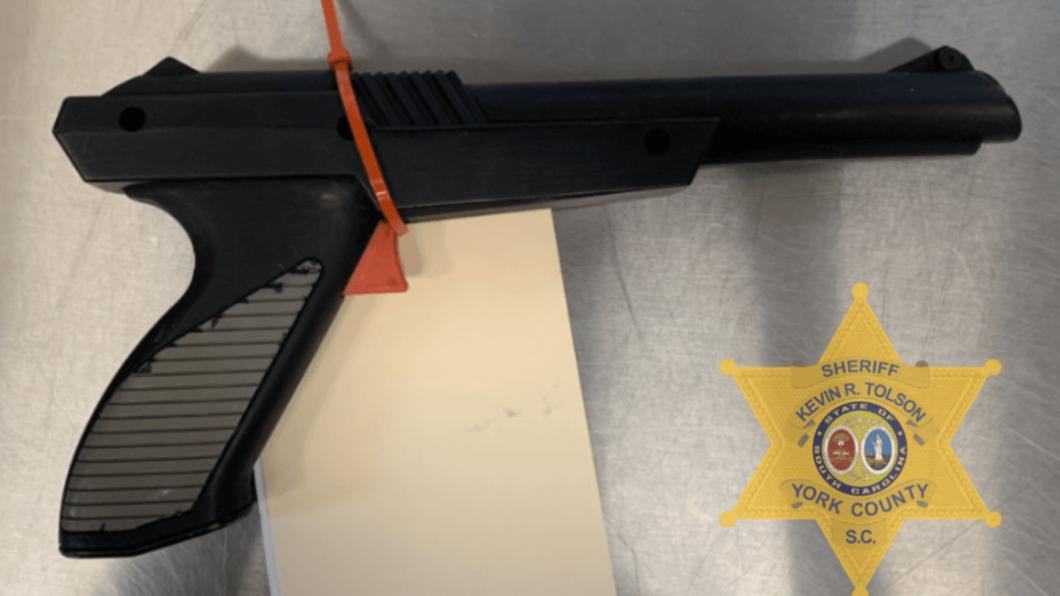 警方公開玩具槍照片。（圖／翻攝自York County Sheriff’s Office）