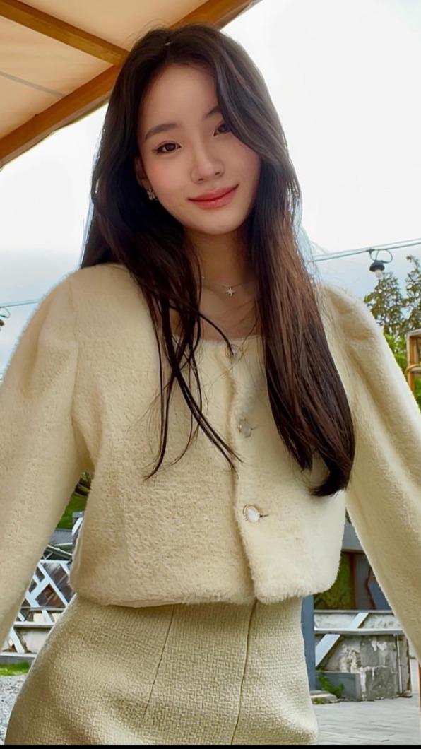 Lily清新脫俗長相成為時尚圈新寵兒。(圖/翻攝自IG)