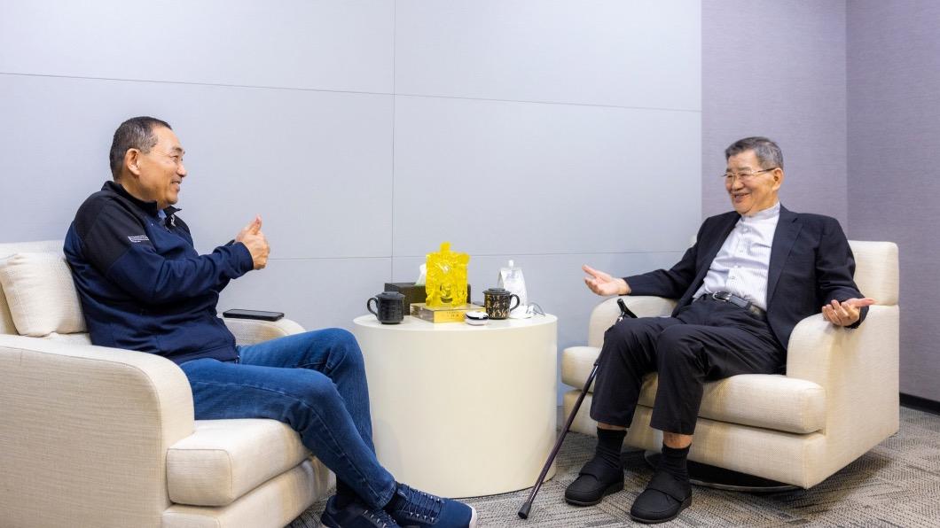 侯友宜拜會前副總統蕭萬長。(圖/翻攝侯友宜粉專)