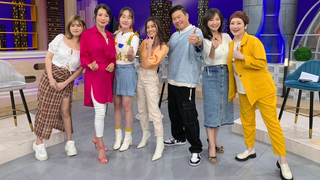 夏宇童(左起)、溫翠蘋、巴鈺、宇珊、曾國城、郭昱晴、劉曉憶一同錄影。(圖/衛視中文台提供)