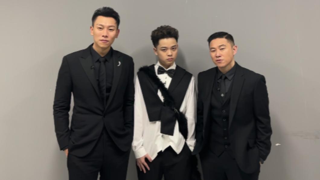 瘦子(左起)和李佳隆、歐陽靖合作〈Be Alright〉。(圖/翻攝自李佳隆微博)