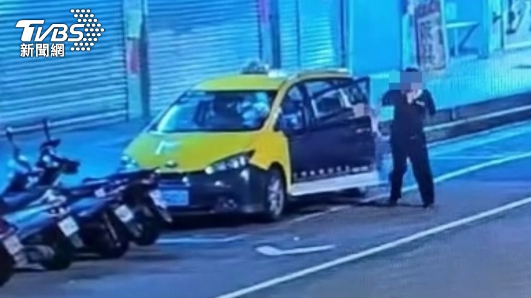 運將將車輛停在路邊逃逸。(圖/TVBS)