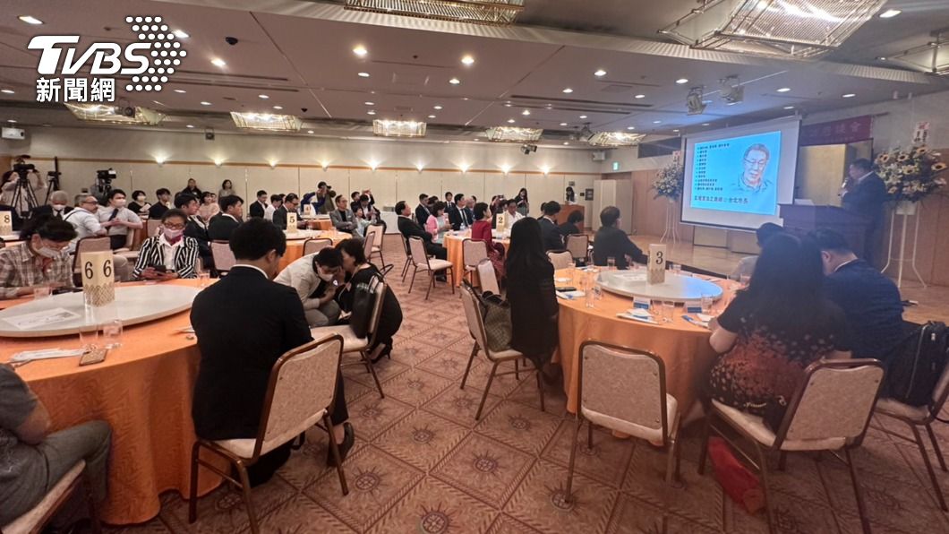 柯文哲今下午赴由「日本國會窗口」主辦的僑宴。(圖/林至柔攝)