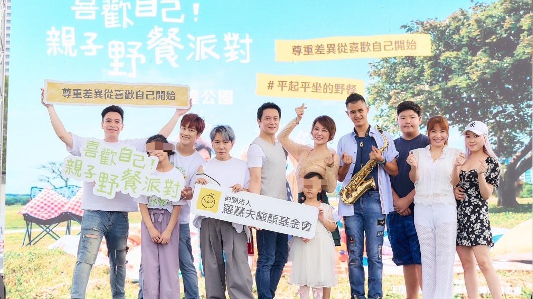 無尊、「那對夫妻」Kim、梵緯、王燦、李沛綾、甄莉出席公益活動。(圖/羅慧夫顱顏基金會提供)