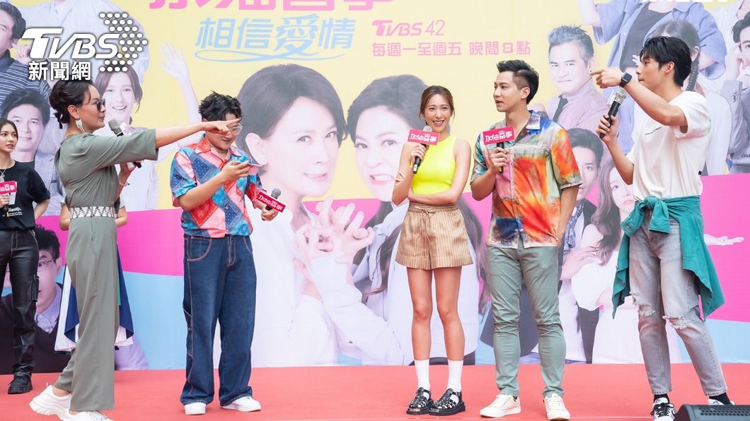 陳亞蘭急忙糾正劉育仁的台語。(圖/TVBS提供)