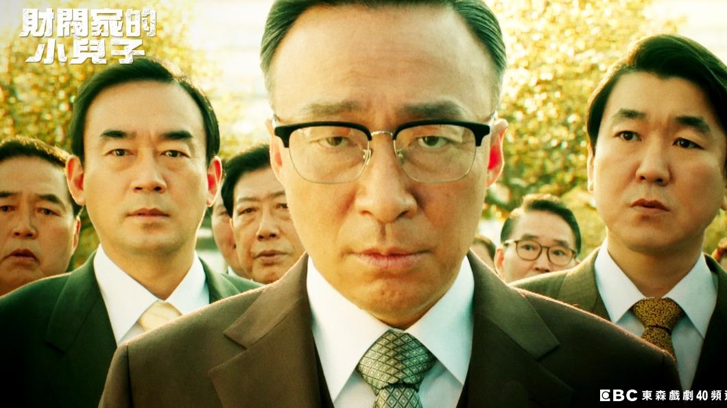 李星民在劇中飾演霸氣會長,精湛演技讓他順利獲得百想視帝寶座。(圖/東森戲劇台提供)