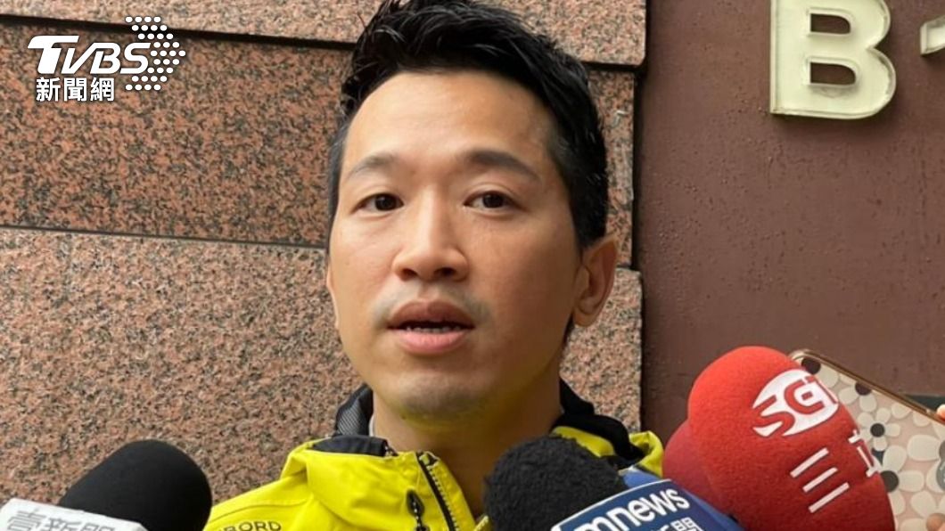 何志偉爆「差點摸胸肌、右臂寫電話」 網點名賴清德:開除嗎