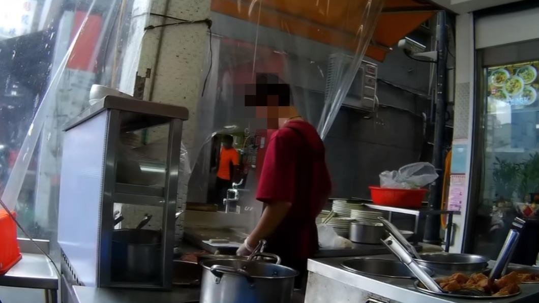 問心無愧!抹布水牛肉麵老闆罵員工:要改進的只有「這個動作」