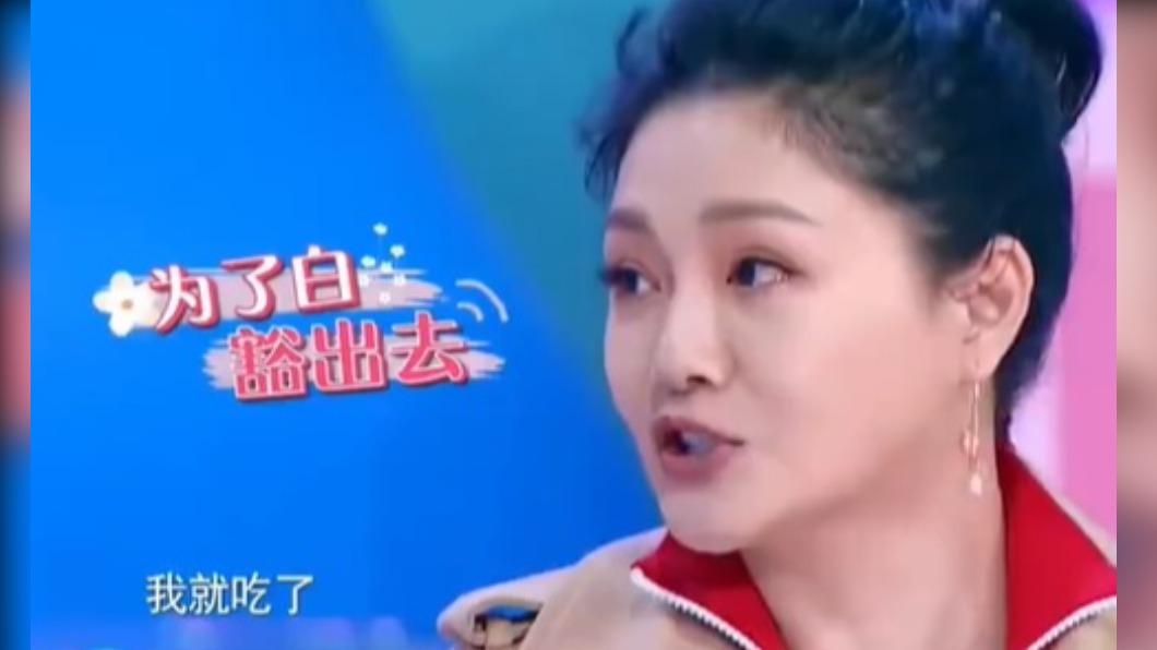 大S不顧副作用,為了美白豁出去。(圖/翻攝自微博)