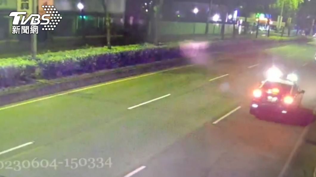 警方獲報趕赴現場。(圖/TVBS)