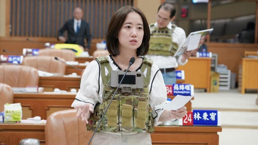 戴瑋姍提出數據打臉侯友宜。(圖/翻攝自戴瑋姍臉書)