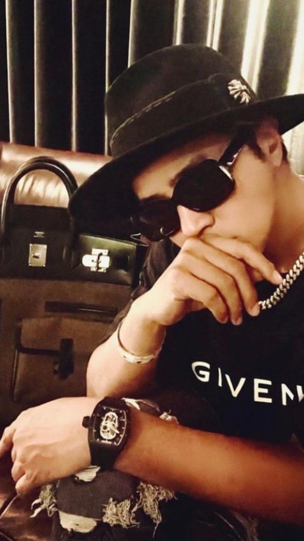 羅志祥家裡宛如精品櫃。(圖/翻攝自@showlo IG)