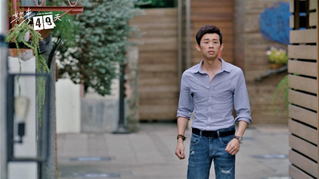 吳政迪劇中轉身淒涼離去的模樣引發觀眾熱議。(圖/華視提供)