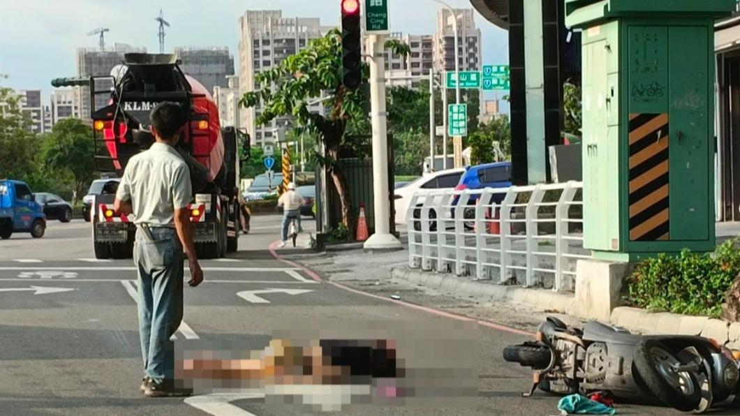 快訊/混凝土車把機車撞到碎裂!7旬婦騎士面朝下命危搶救