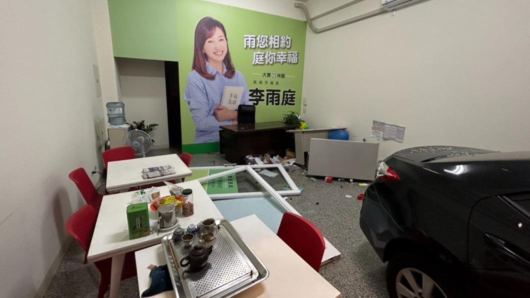 林雨庭說下午服務處有協商債務糾紛。(圖/市議員林雨庭提供)