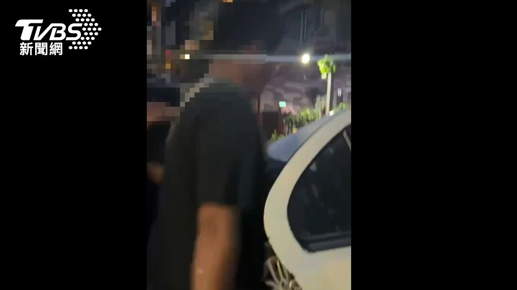警方昨晚循線帶回涉嫌性騷的陳男。(圖/TVBS)