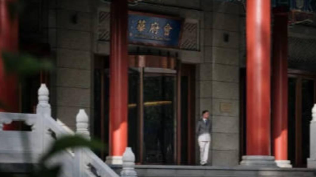 微博上流傳著疑似是馬斯克到中國第1天晚上吃的高級餐廳。(圖/翻攝自微博)